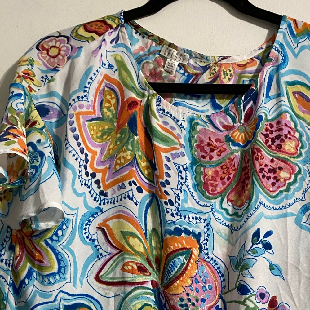 Woman top fairly used . Size m